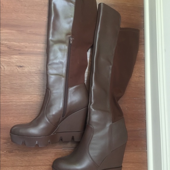 bcbg wedge boots